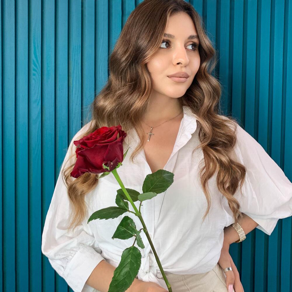 Комплимент из красной эквадорской розы – минимализм роскоши Анадырь Чукотский автономный округ