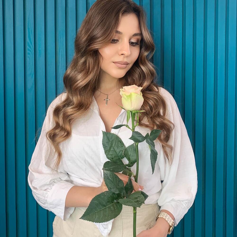 Комплимент из розовой эквадорской розы – минимализм роскоши Анадырь Чукотский автономный округ