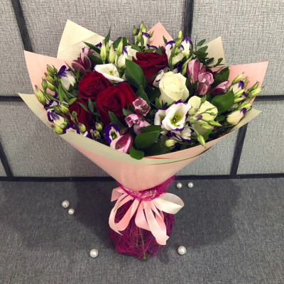 Букет из роз, эустом и альстромерий – гармония утонченности и свежести Анадырь Чукотский автономный округ