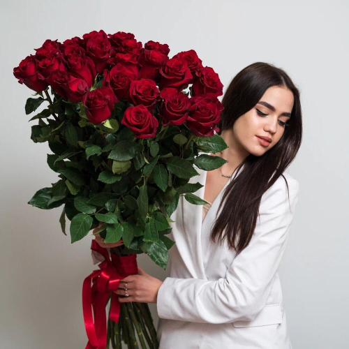 Роскошный букет «Эксплорер» – 25 красных роз для самых важных моментов Анадырь Чукотский автономный округ