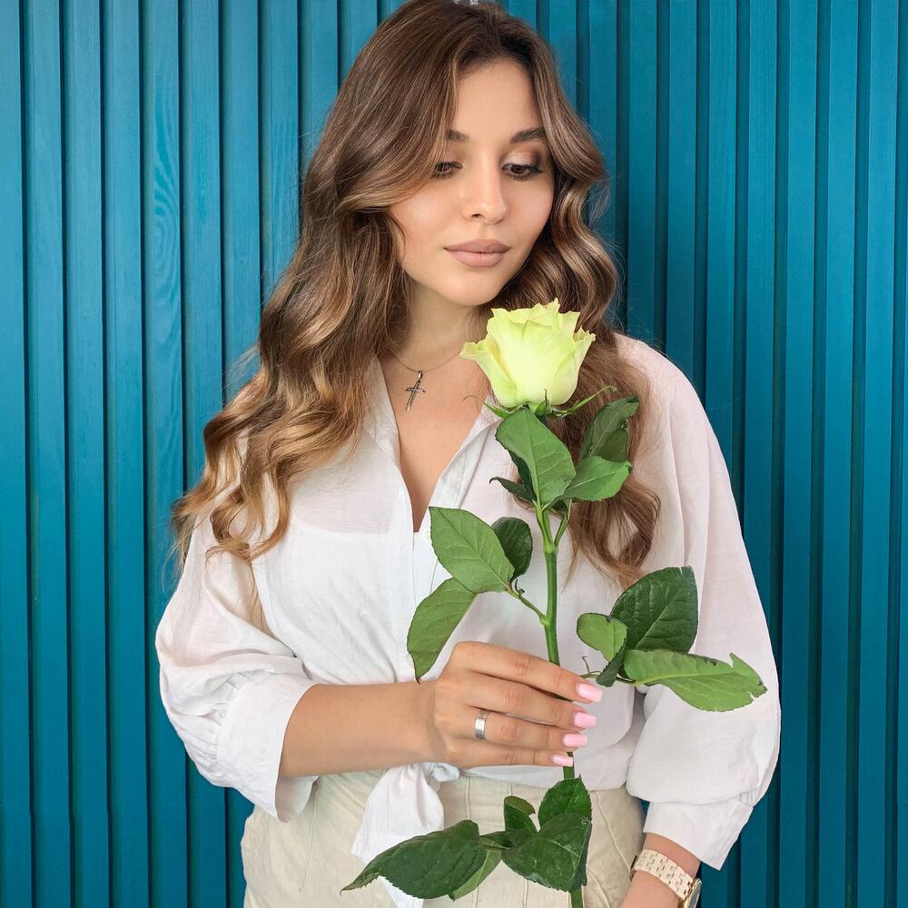 Комплимент из белой эквадорской розы – элегантность в каждом лепестке Анадырь Чукотский автономный округ