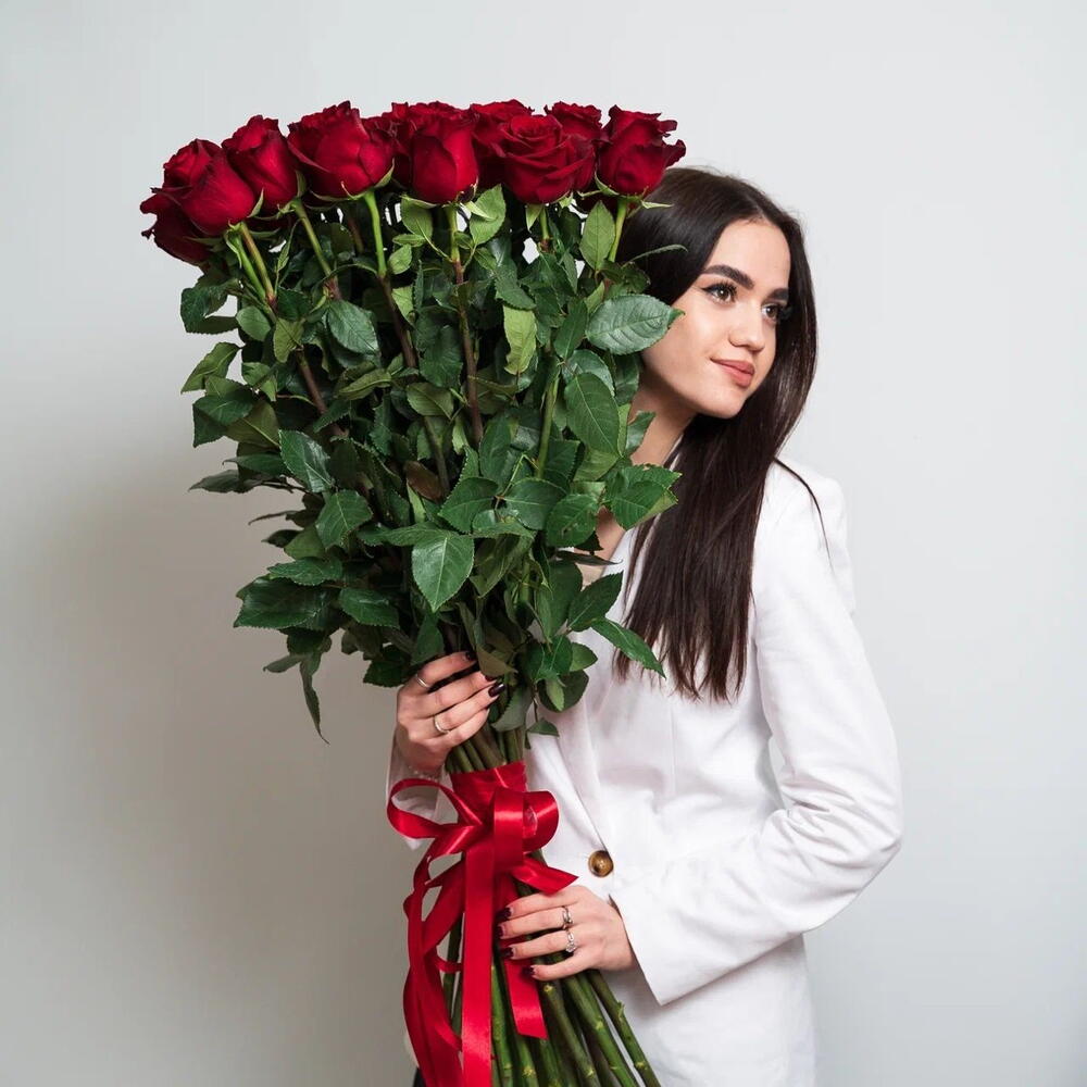 Роскошный букет «Эксплорер» – 25 красных роз для самых важных моментов Анадырь Чукотский автономный округ