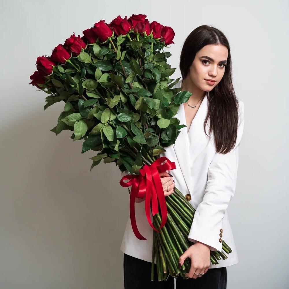 Роскошный букет из 51 красной розы – воплощение безграничной любви Анадырь Чукотский автономный округ