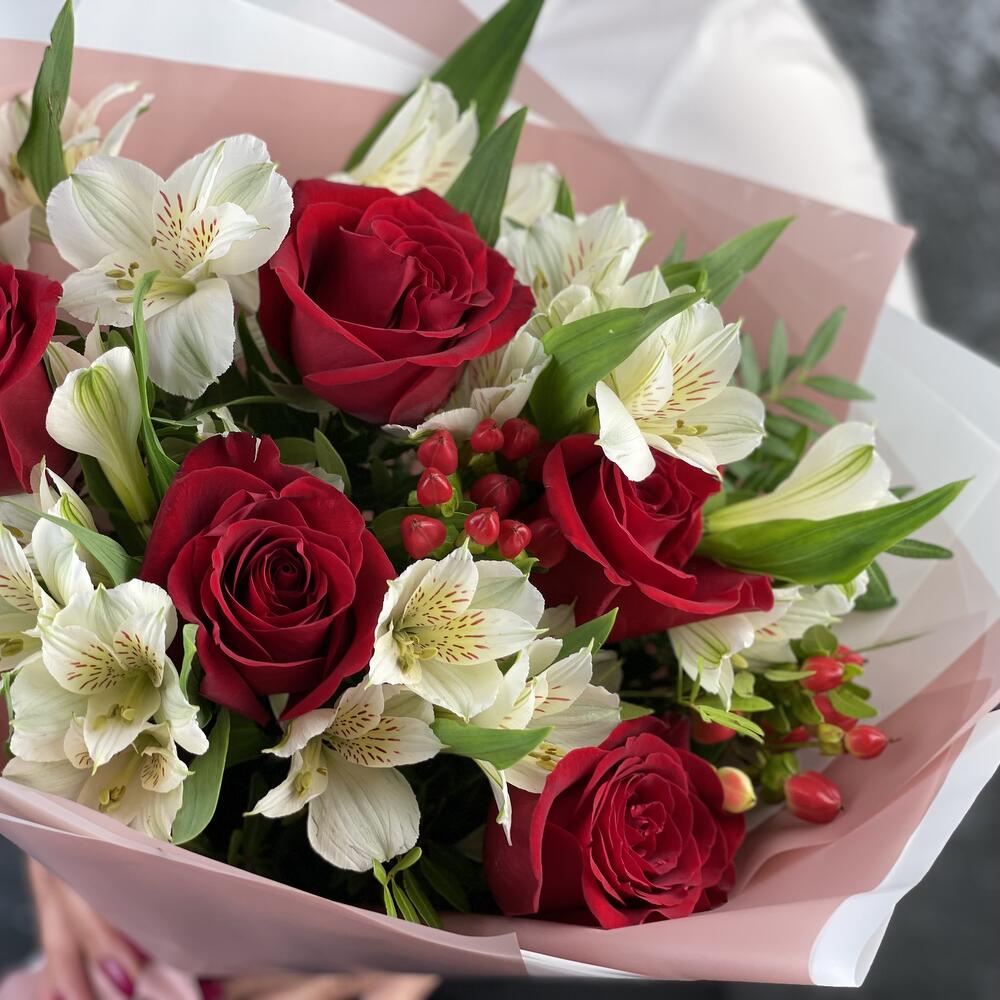 Букет «Нуар» – контраст страсти и нежности Анадырь Чукотский автономный округ