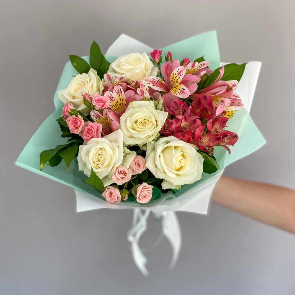 Букет «Николь» – изысканное сочетание роз, кустовых роз и альстромерий Анадырь Чукотский автономный округ