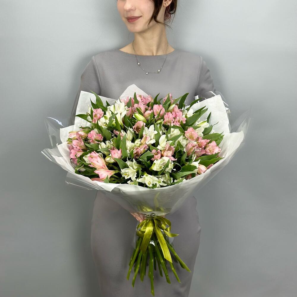 Букет «Гармония» – нежное сочетание белых и розовых альстромерий Анадырь Чукотский автономный округ