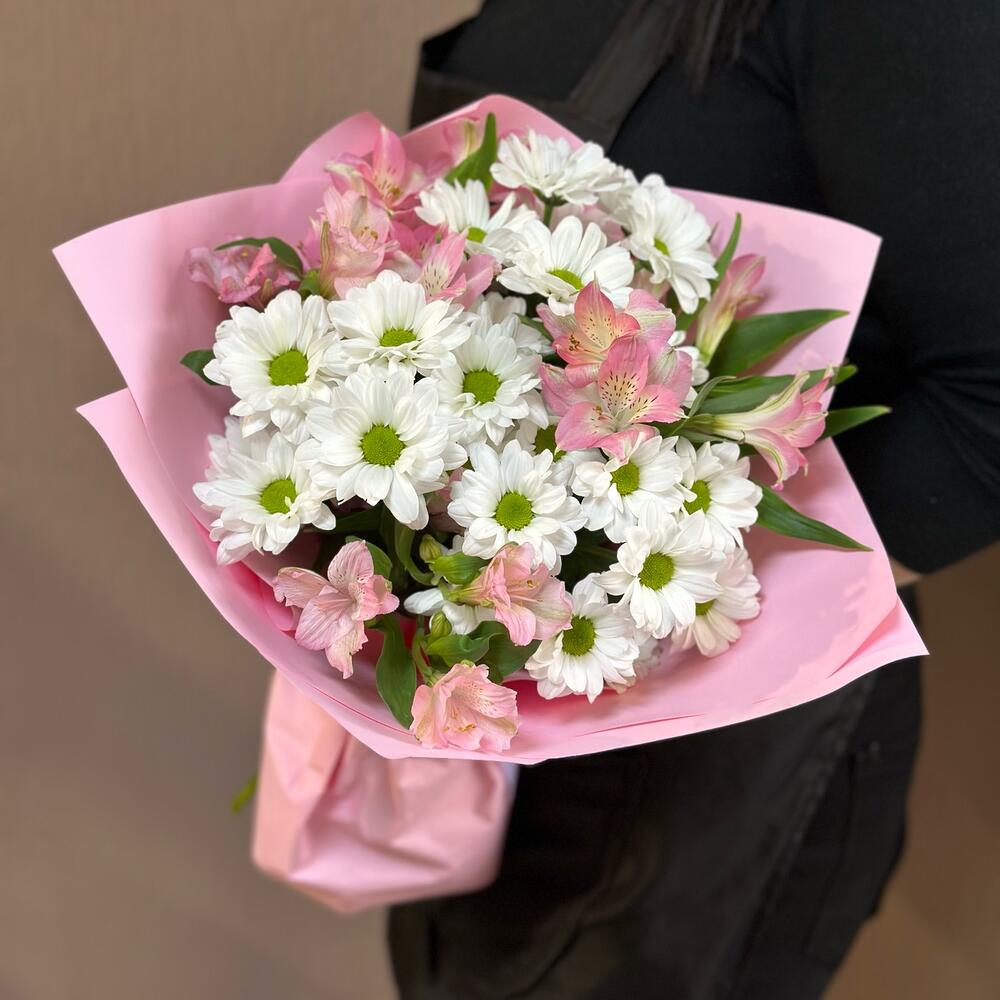 Букет «Поцелуй бабочки» нежность белых хризантем и розовых альстромерий Анадырь Чукотский автономный округ