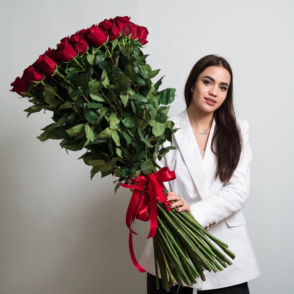 Роскошный букет из 51 красной розы – воплощение безграничной любви Анадырь Чукотский автономный округ