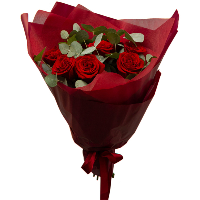 Букет из 9 красных роз с эвкалиптом – классика любви и нежности Анадырь Чукотский автономный округ