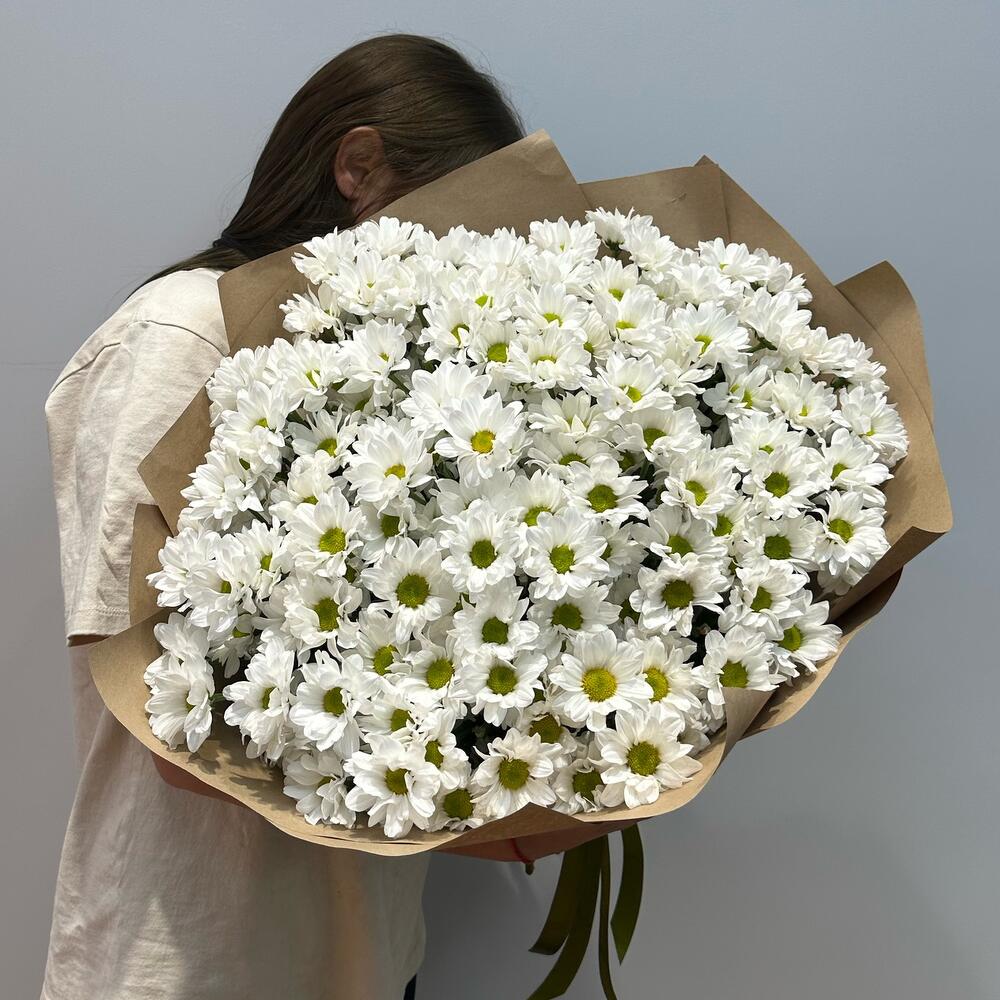 Букет «21 ромашка» – нежные белые кустовые хризантемы в натуральном стиле Анадырь Чукотский автономный округ