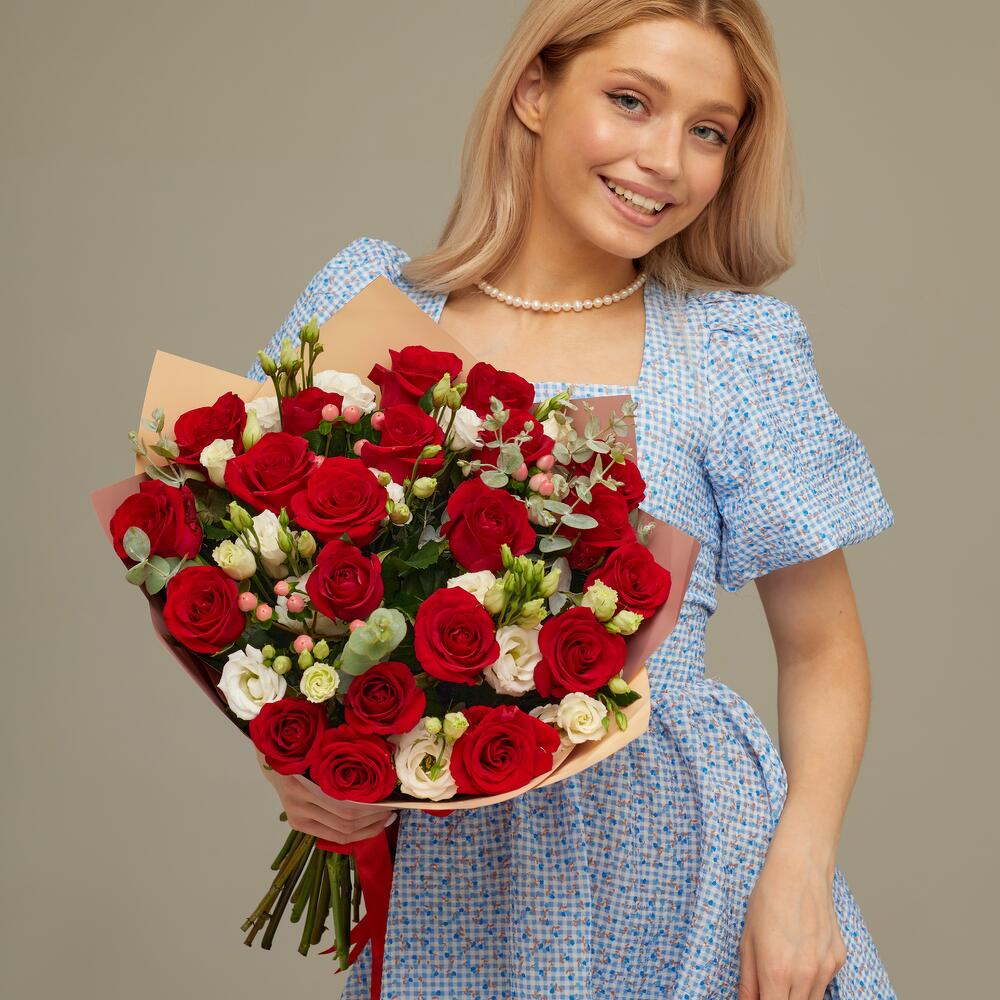 Роскошный букет для любимой женщины – 21 эквадорская роза и эустома Анадырь Чукотский автономный округ