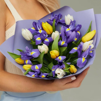 Букет из ирисов и тюльпанов «Весна» Анадырь Чукотский автономный округ