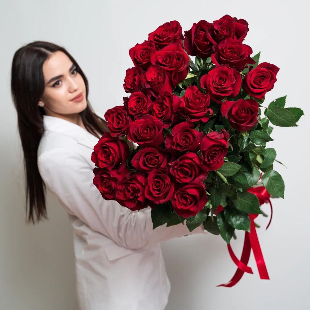Роскошный букет «Эксплорер» – 25 красных роз для самых важных моментов Анадырь Чукотский автономный округ
