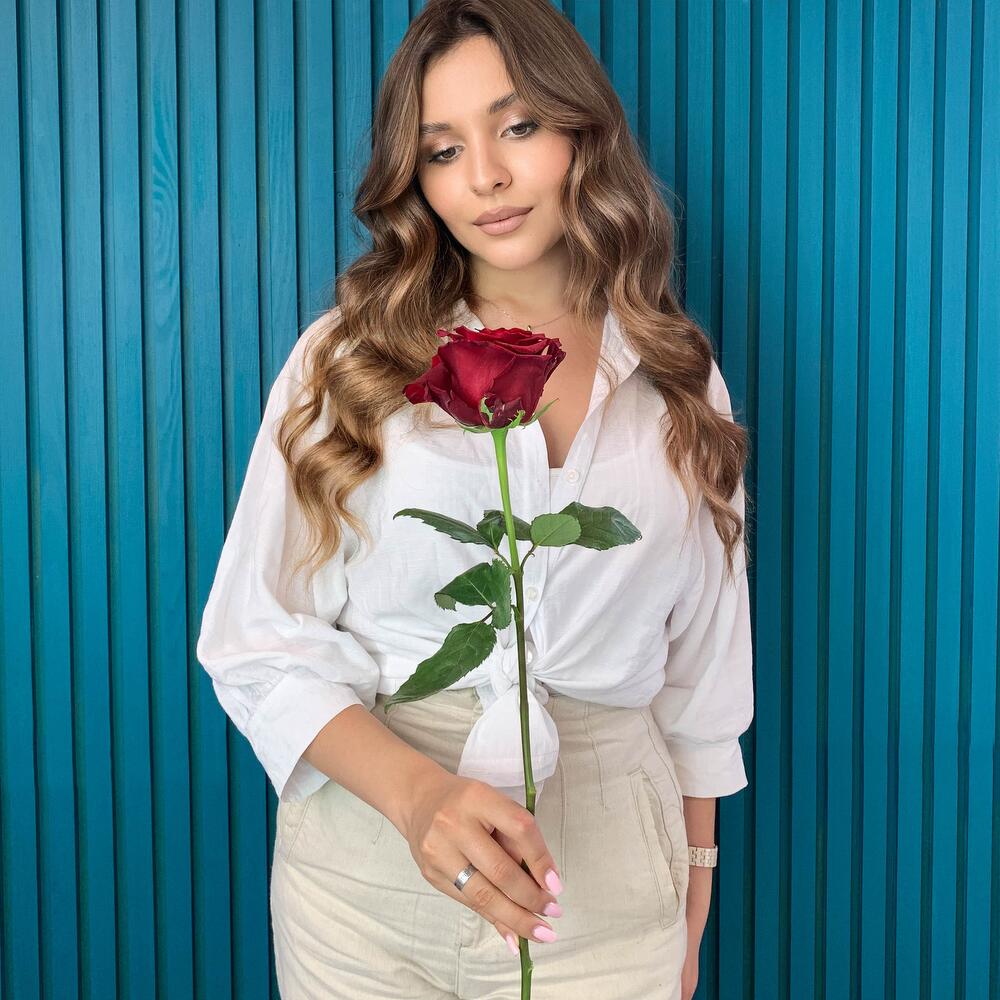 Комплимент из красной эквадорской розы – минимализм роскоши Анадырь Чукотский автономный округ