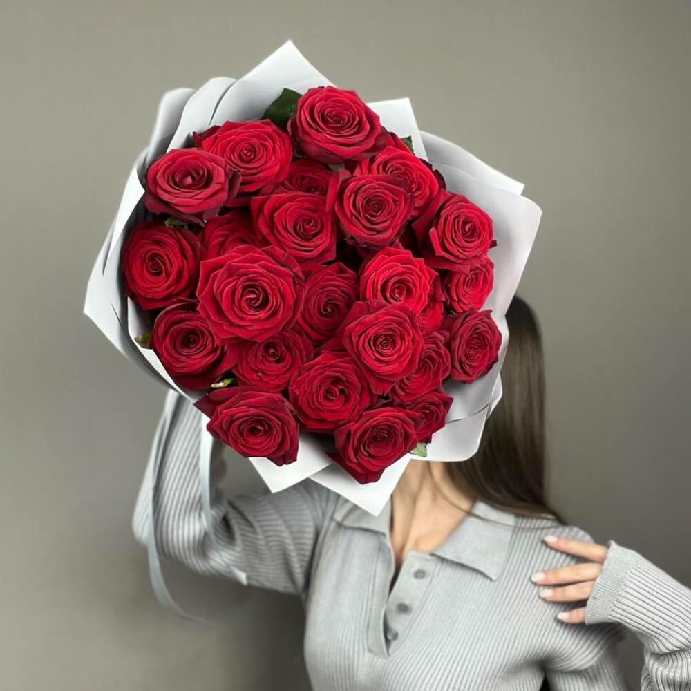 «Королевский бархат» – 25 роскошных красных роз из Эквадора  Анадырь Чукотский автономный округ