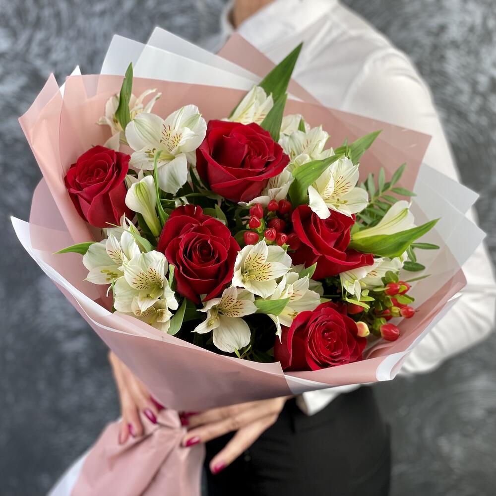 Букет «Нуар» – контраст страсти и нежности Анадырь Чукотский автономный округ