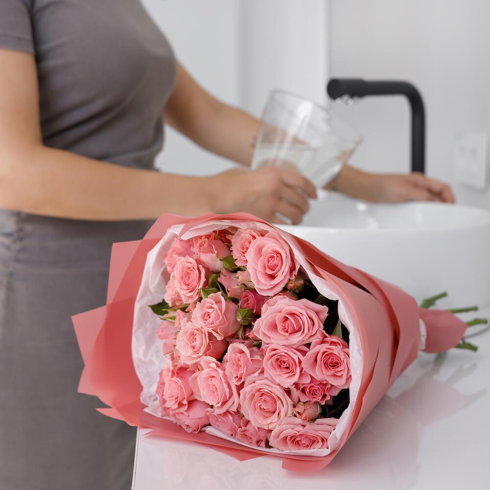 Букет из 9 розовых кустовых роз – нежность в каждом лепестке Анадырь Чукотский автономный округ