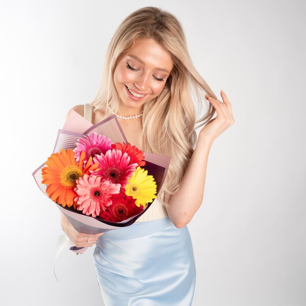 Солнечный букет из 7 свежих гербер – радость в подарок Анадырь Чукотский автономный округ