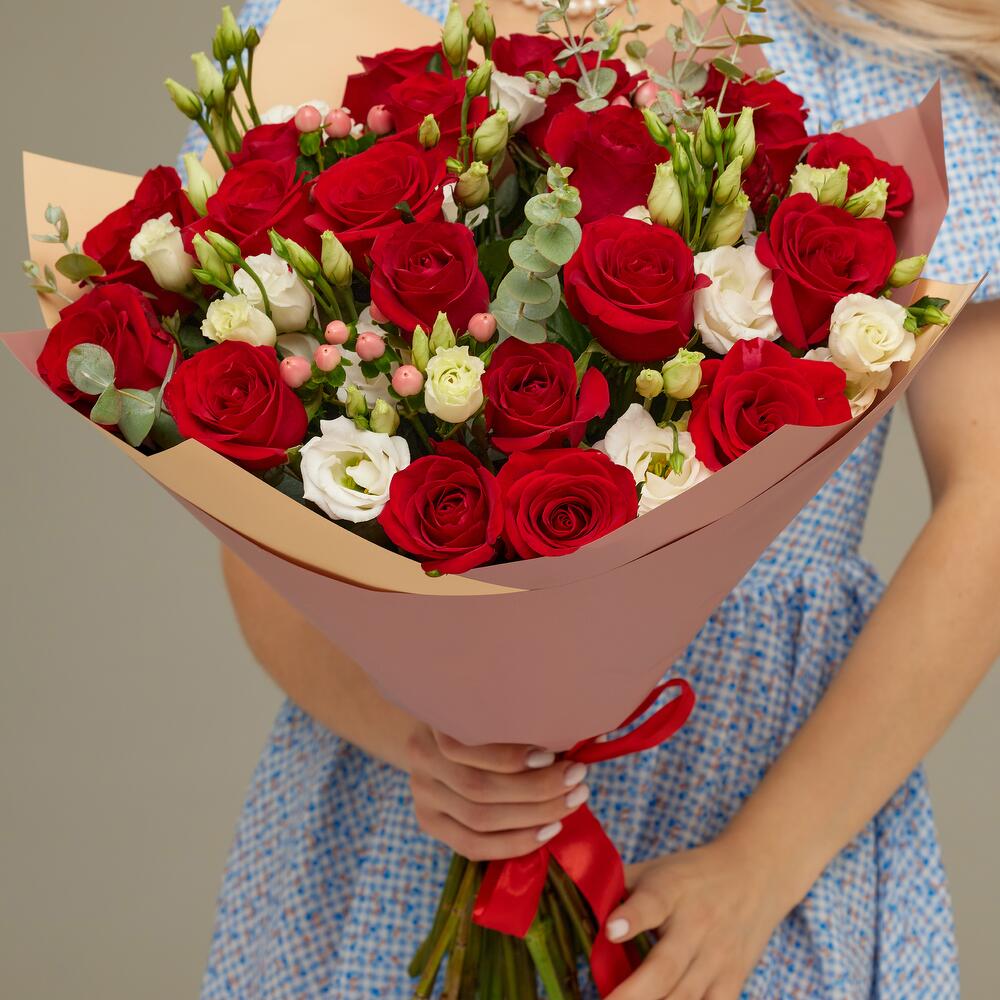 Роскошный букет для любимой женщины – 21 эквадорская роза и эустома Анадырь Чукотский автономный округ