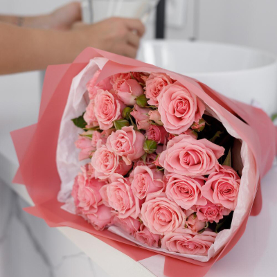 Букет из 9 розовых кустовых роз – нежность в каждом лепестке Анадырь Чукотский автономный округ