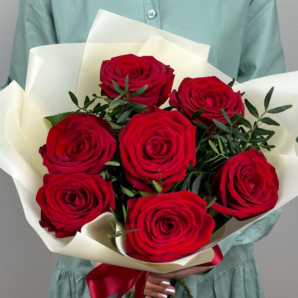 Букет «Гранатовый» из красных роз в роскошной упаковке Анадырь Чукотский автономный округ