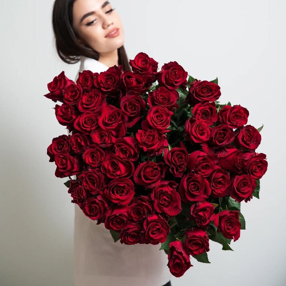 Роскошный букет из 51 красной розы – воплощение безграничной любви Анадырь Чукотский автономный округ