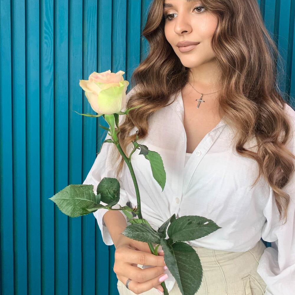 Комплимент из розовой эквадорской розы – минимализм роскоши Анадырь Чукотский автономный округ