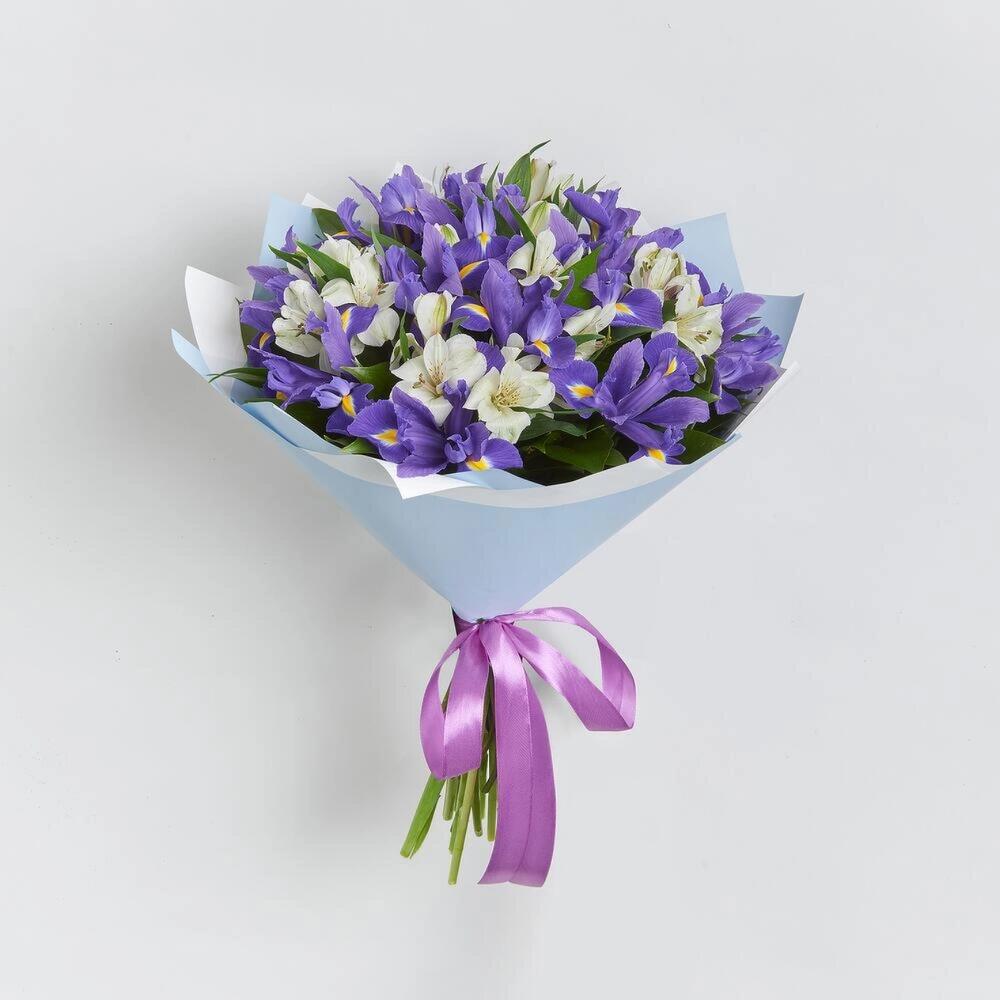 Букет «Вечернее дыхание»  – загадочная гармония синих ирисов и белых альстромерий Анадырь Чукотский автономный округ